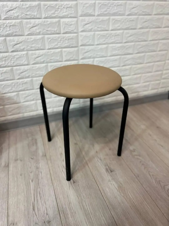 Табурет кухонний Чіко металевий з м'яким сидінням 30х45 см Бежевий/Чорний (28374150)