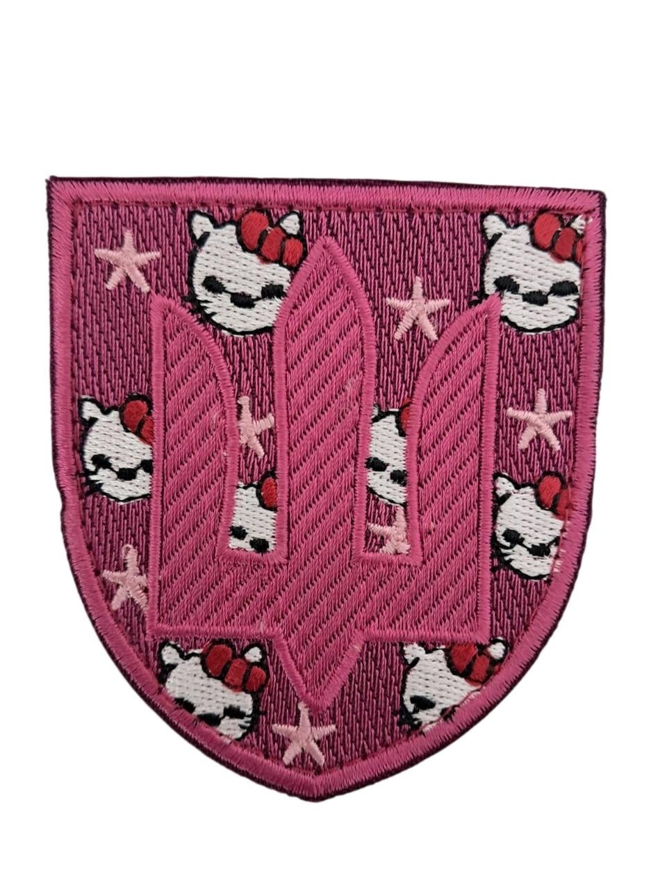Шеврон Трезубец Китти 8x7 см Розовый (15063)