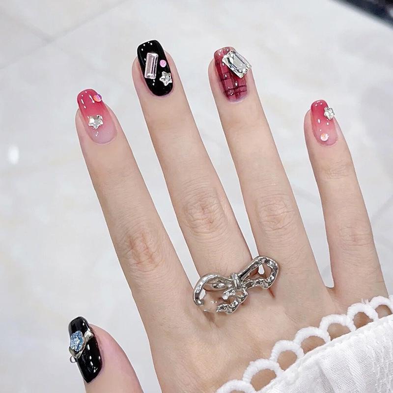 Набор искусственных ногтей с градиентом и декором с клеем Bananahall LK15275 24 шт. Розовый/Черный (A9748)