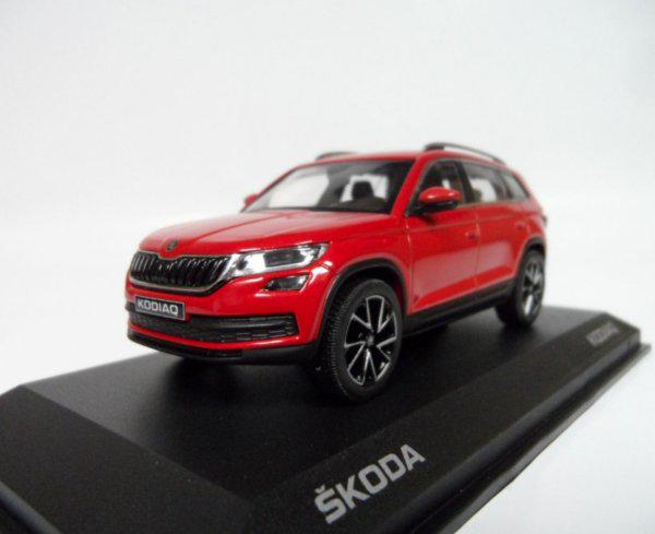 Модель автомобиля 1:43 Skoda Kodiaq Red Velvet (565099300F3P) - фото 2