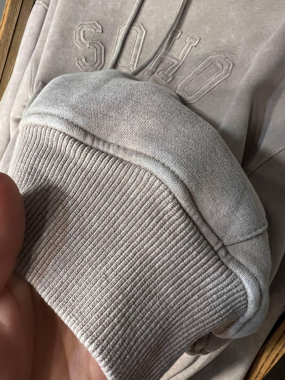 Худи женское JOY ONE 25513 вареное тай-дай вышивка впереди с капюшоном средняя длина OS Бежевый (3314) - фото 2