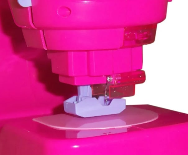 Дитяча швейна машинка Happy Little Masters (175439) - фото 2 Дитяча швейна машинка Happy Little Masters (175439) - фото 2