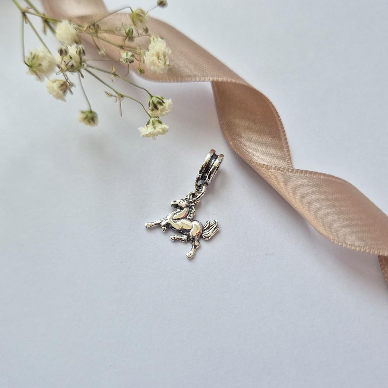 Шарм без каменів Кінь срібло 925 проби чорнене 1,50 г (995ч)