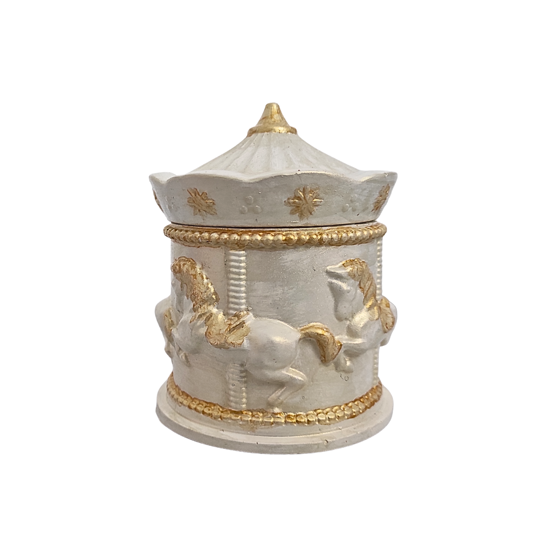 Екосвічка ароматична Bila Lileya Карусель соєва в гіпсовому кашпо (AS-10012) Екосвічка ароматична Bila Lileya Карусель соєва в гіпсовому кашпо (AS-10012)