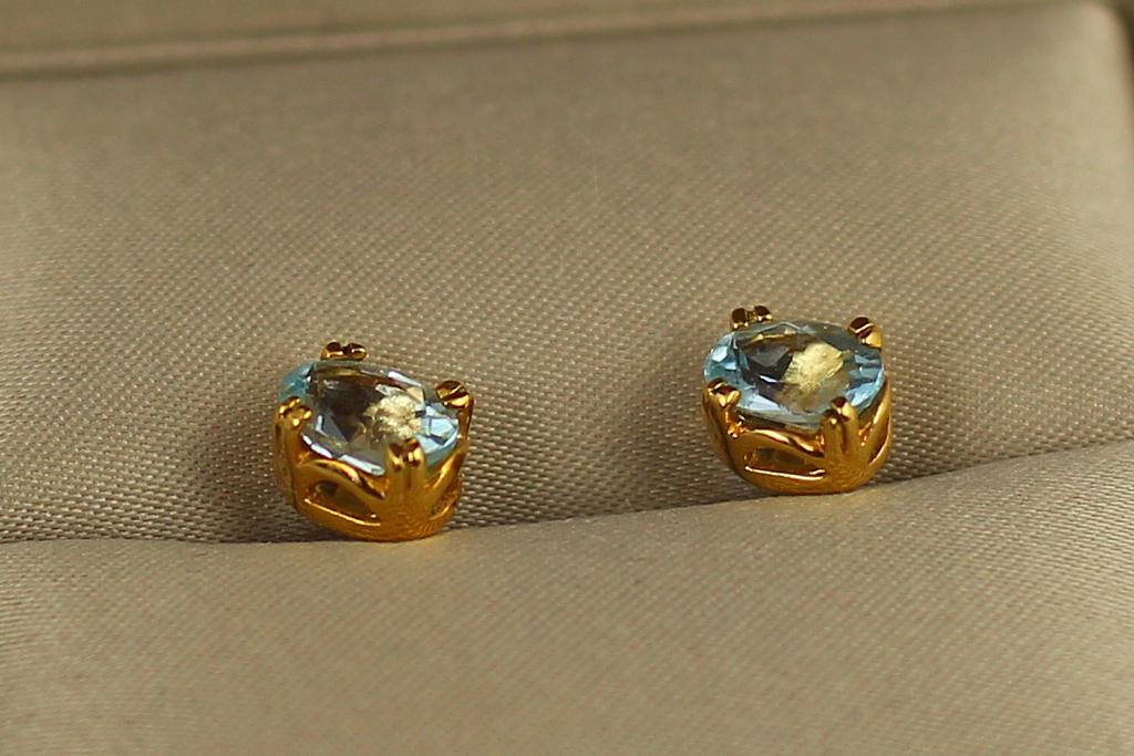 Серьги гвоздики голубой топаз 7 мм Золотистый (29044593)