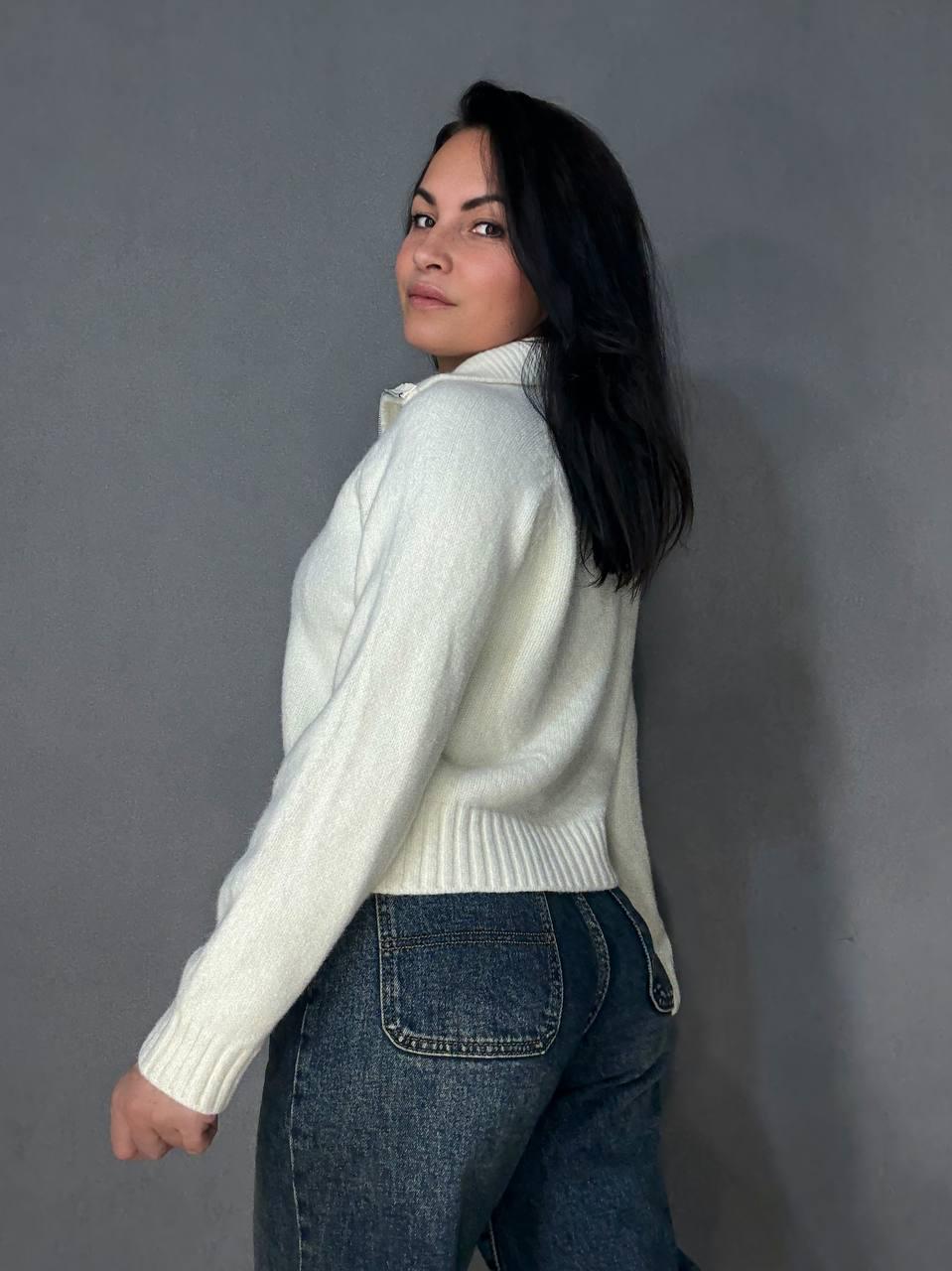 Светр жіночий A-N 1780 з коміром на блискавці OS Молочний (5970) - фото 4 Светр жіночий A-N 1780 з коміром на блискавці OS Молочний (5970) - фото 4