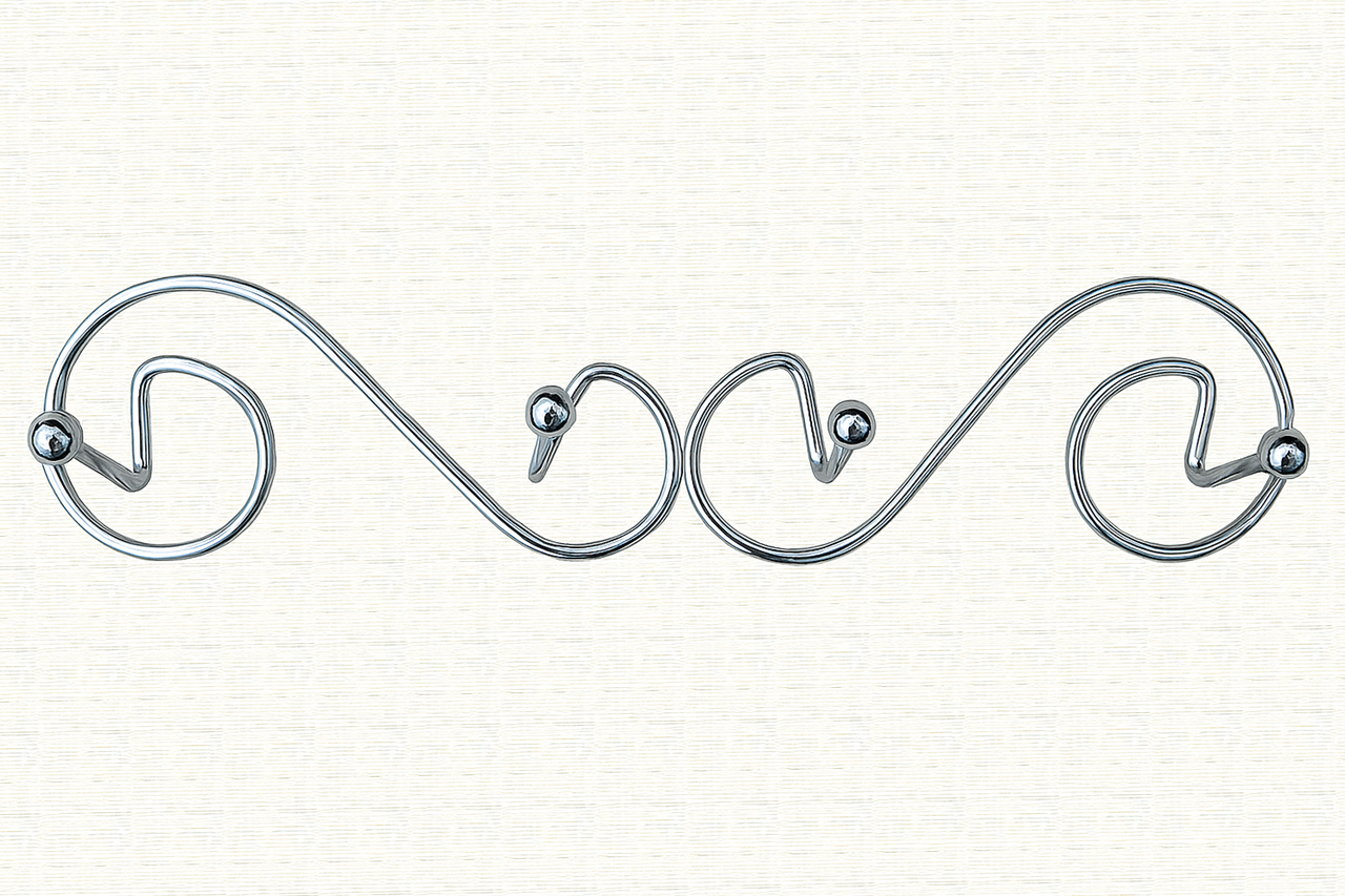 Вешалка настенная металлическая фигурная 4 крючка (1980) Вешалка настенная металлическая фигурная 4 крючка (1980)