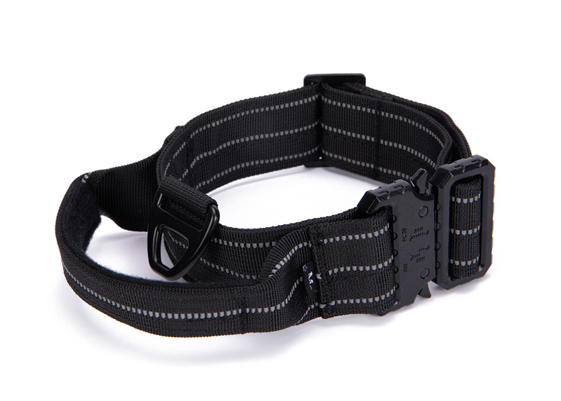 Нашийник для собак Berry світловідбиваючий для середніх і великих порід L 42-62 см Чорний