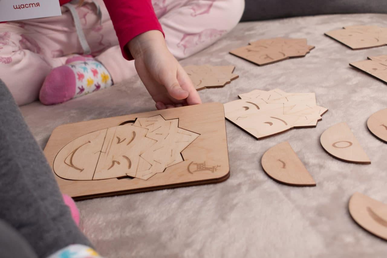 Настільна розвиваюча гра Зробив Тато "Вивчаємо емоції" пазли з картками (RZ0026) - фото 9 Настільна розвиваюча гра Зробив Тато "Вивчаємо емоції" пазли з картками (RZ0026) - фото 9