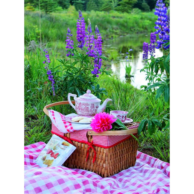 Алмазна мозаїка Strateg Чаювання серед люпину без підрамника 30х40 см (JSDF79799)