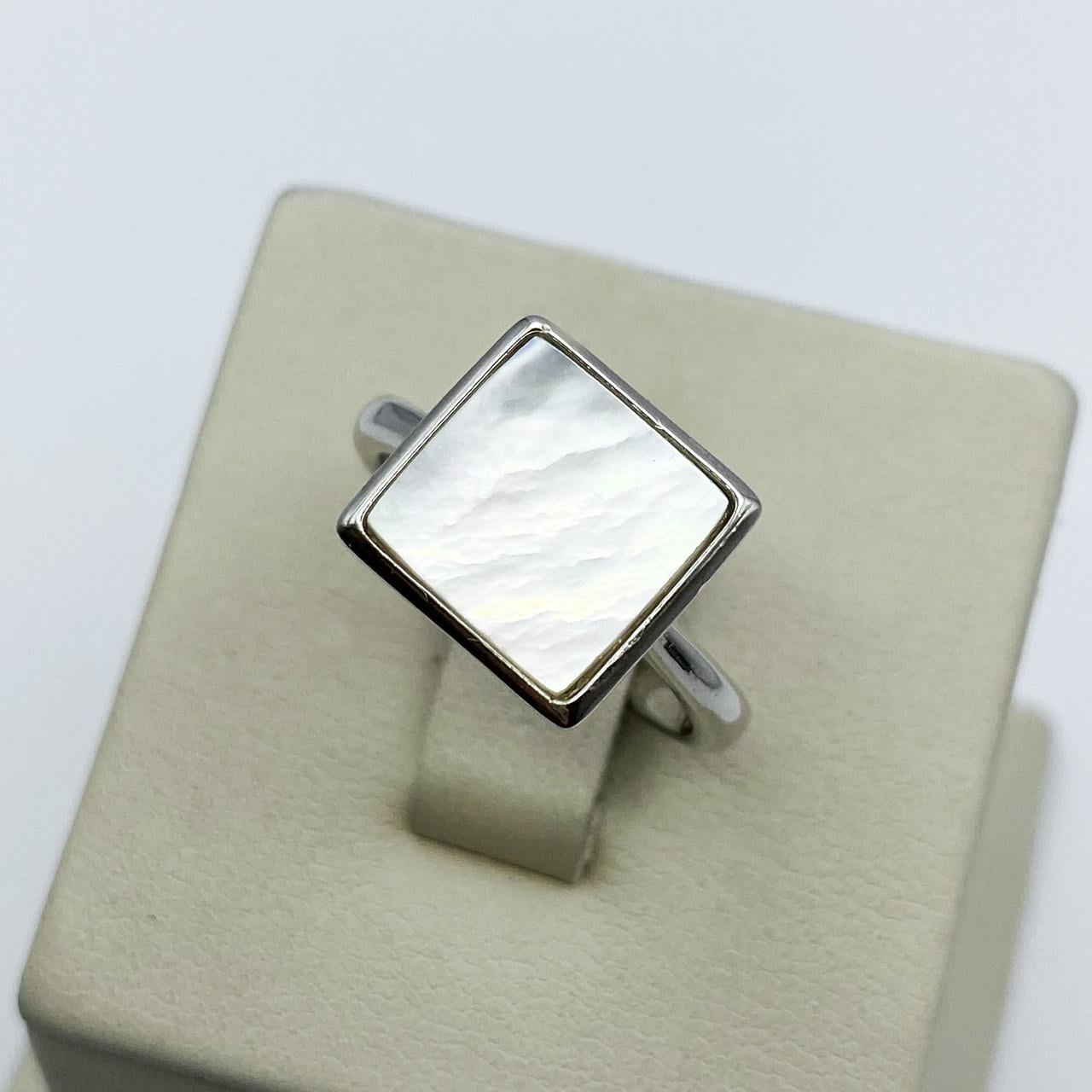 Кольцо серебряное с перламутром р. 18,5 3,55 г (1942661093)