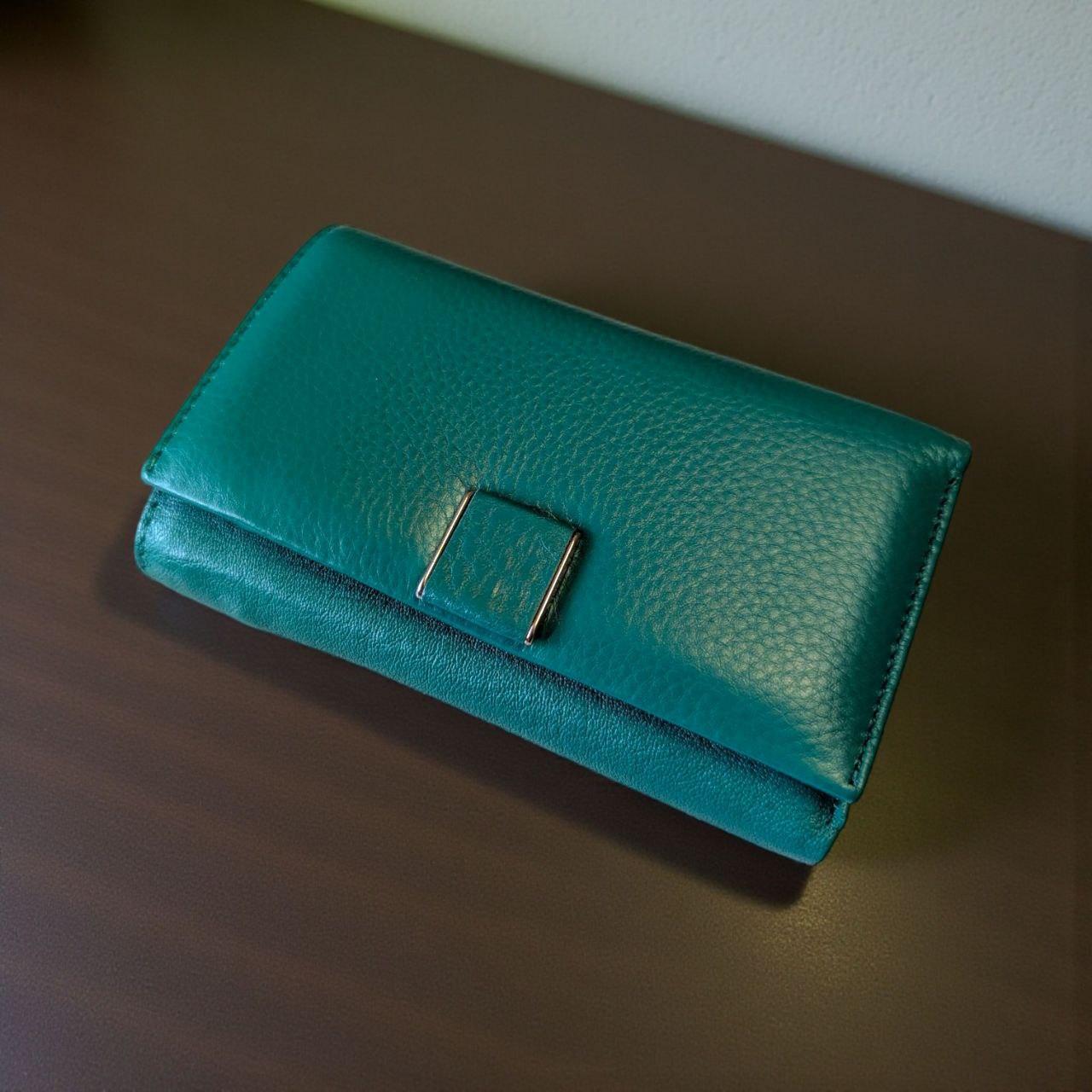 Кошелек кожаный на кнопке с застежкой для монет Ivorx 14х9,5 см Зеленый (М-410-055) Кошелек кожаный на кнопке с застежкой для монет Ivorx 14х9,5 см Зеленый (М-410-055)