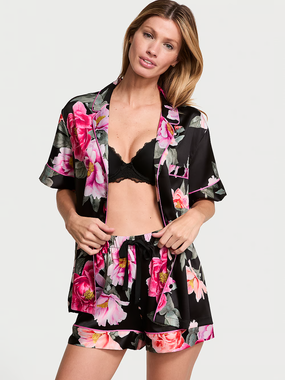 Піжама жіноча Victoria's Secret Glazed Satin Short Pajama Set сатинова S Чорний у квіти (26240209)