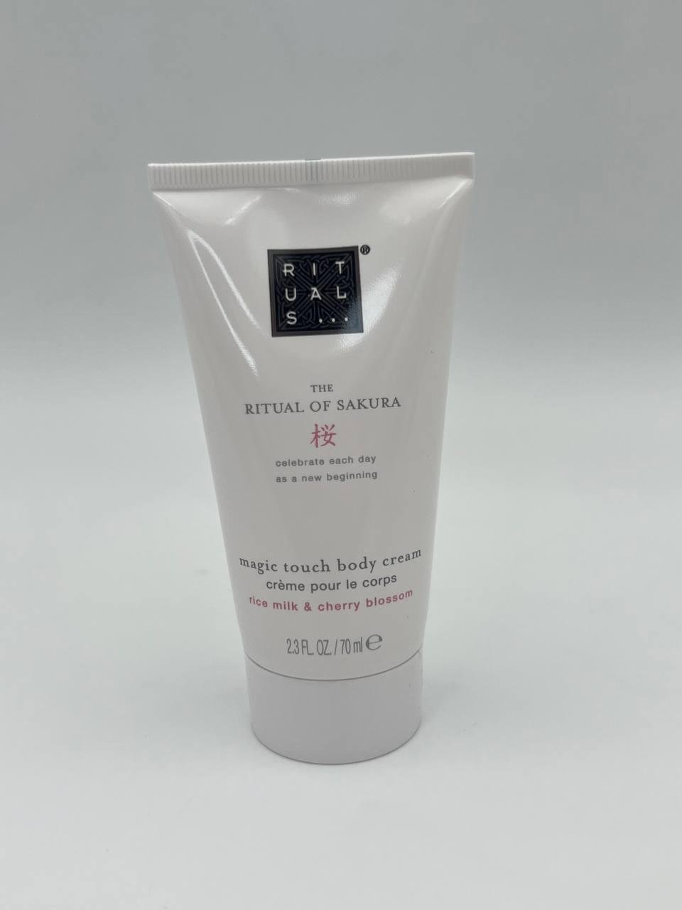 Набор RITUALS Sakura Mini Travel Set гель для душа 50 мл/крем для тела 70 мл (tun33) - фото 4