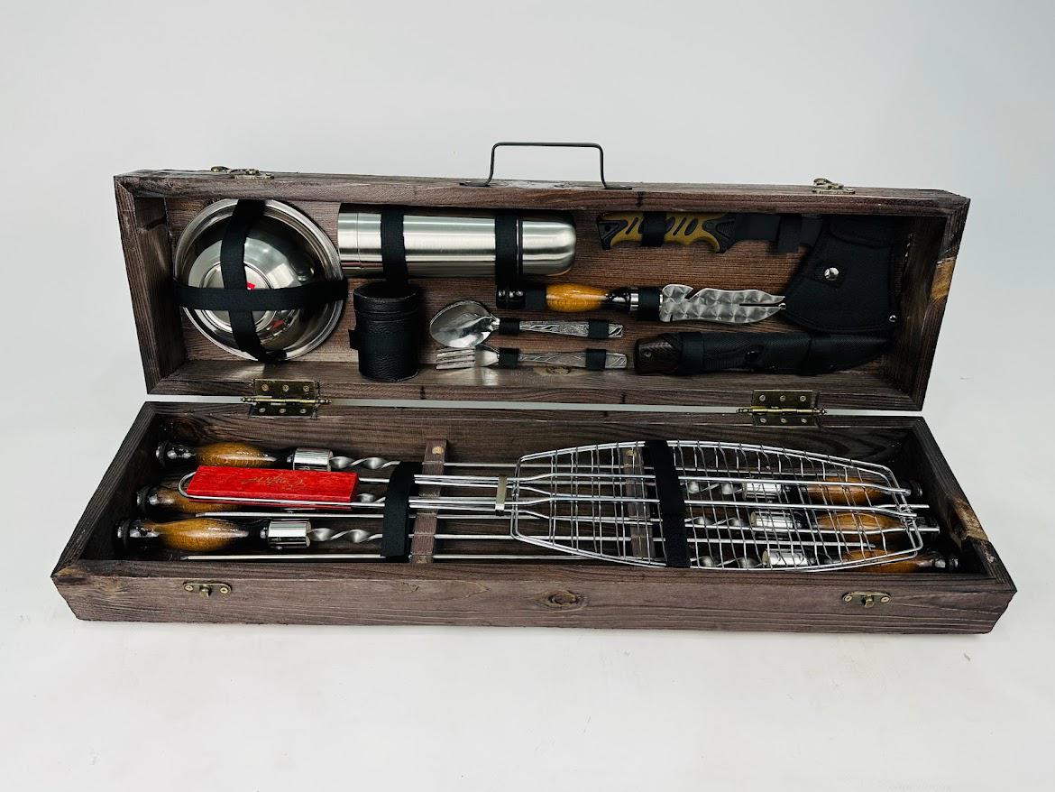 Подарочный набор шампуров и аксессуаров Рыбак в кейсе из натурального дерева и нержавеющей стали из 27 предметов Коричневый (143-10-KS-7703)