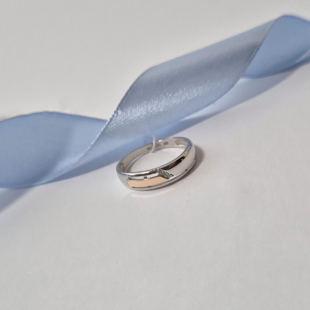 Кольцо с золотой пластиной с белыми камнями серебро 925 пробы золото 375 р. 18,5 (1672к) - фото 4 Кольцо с золотой пластиной с белыми камнями серебро 925 пробы золото 375 р. 18,5 (1672к) - фото 4