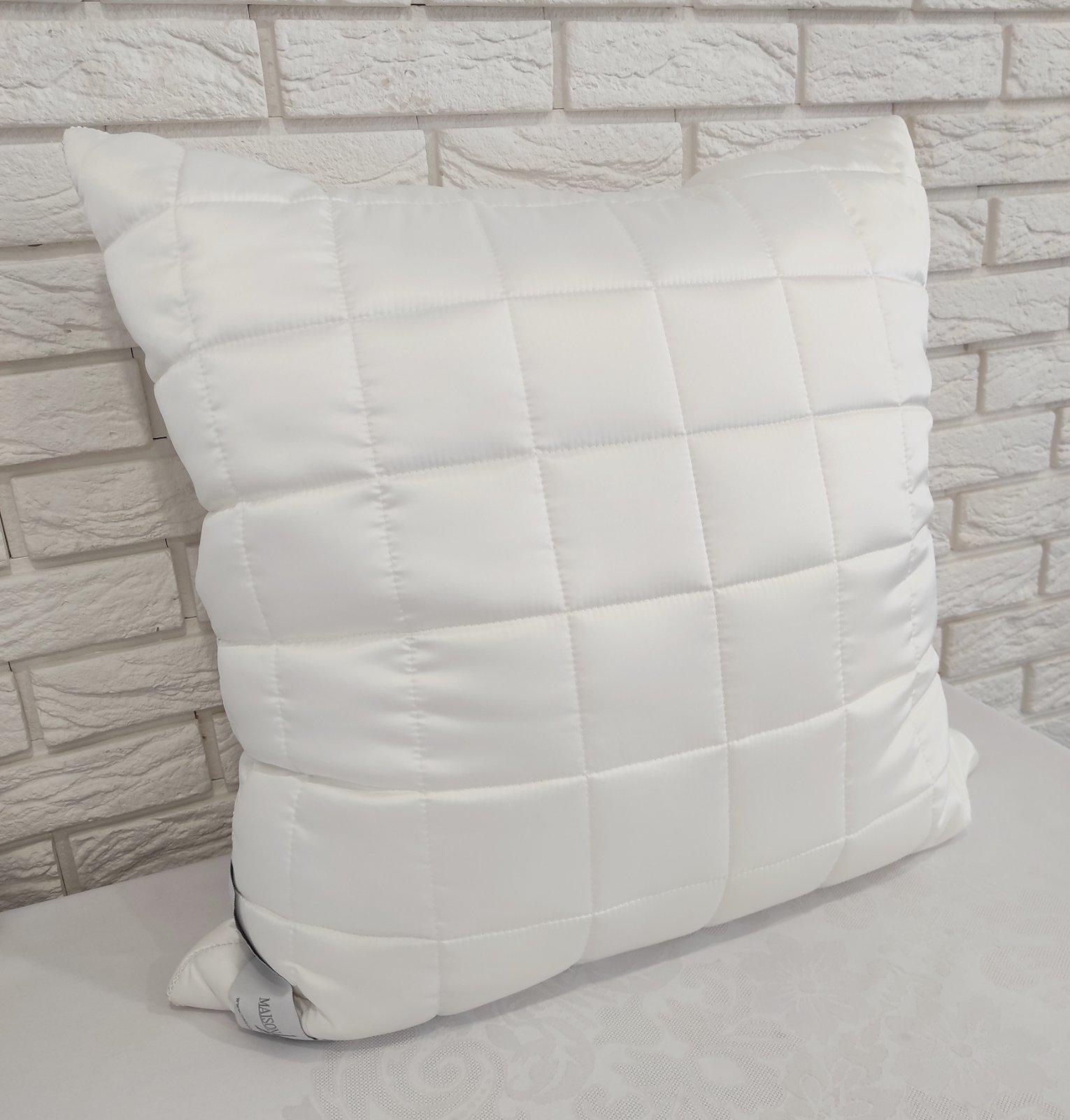 Подушка Maison D'or Silkly Soft 70x70 см (CN9142)