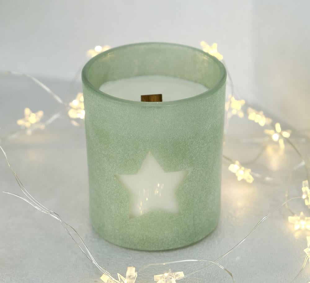 Аромасвечка Гранд Презент из соевого воска Лейла тютюн берли и ваниль с деревянным фитилем 170g 35h Зеленый (NAC 1115)