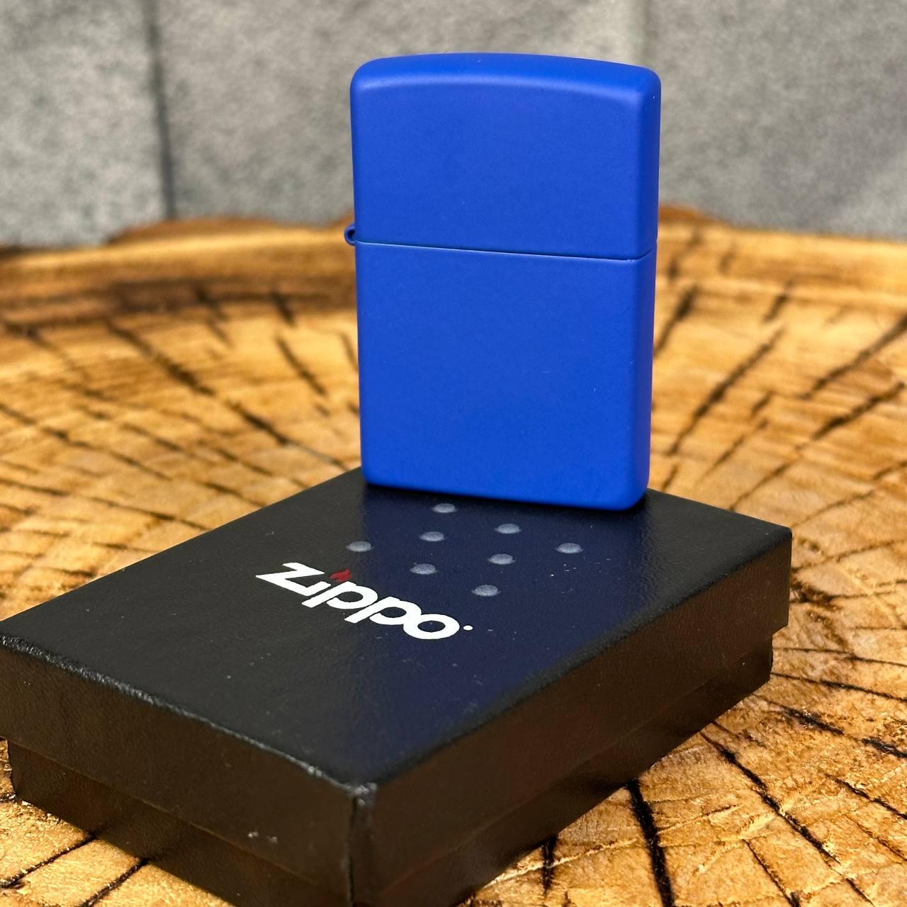 Зажигалка бензиновая ZIPPO Reg Royal в подарочной упаковке Blue Matte - фото 5 Зажигалка бензиновая ZIPPO Reg Royal в подарочной упаковке Blue Matte - фото 5