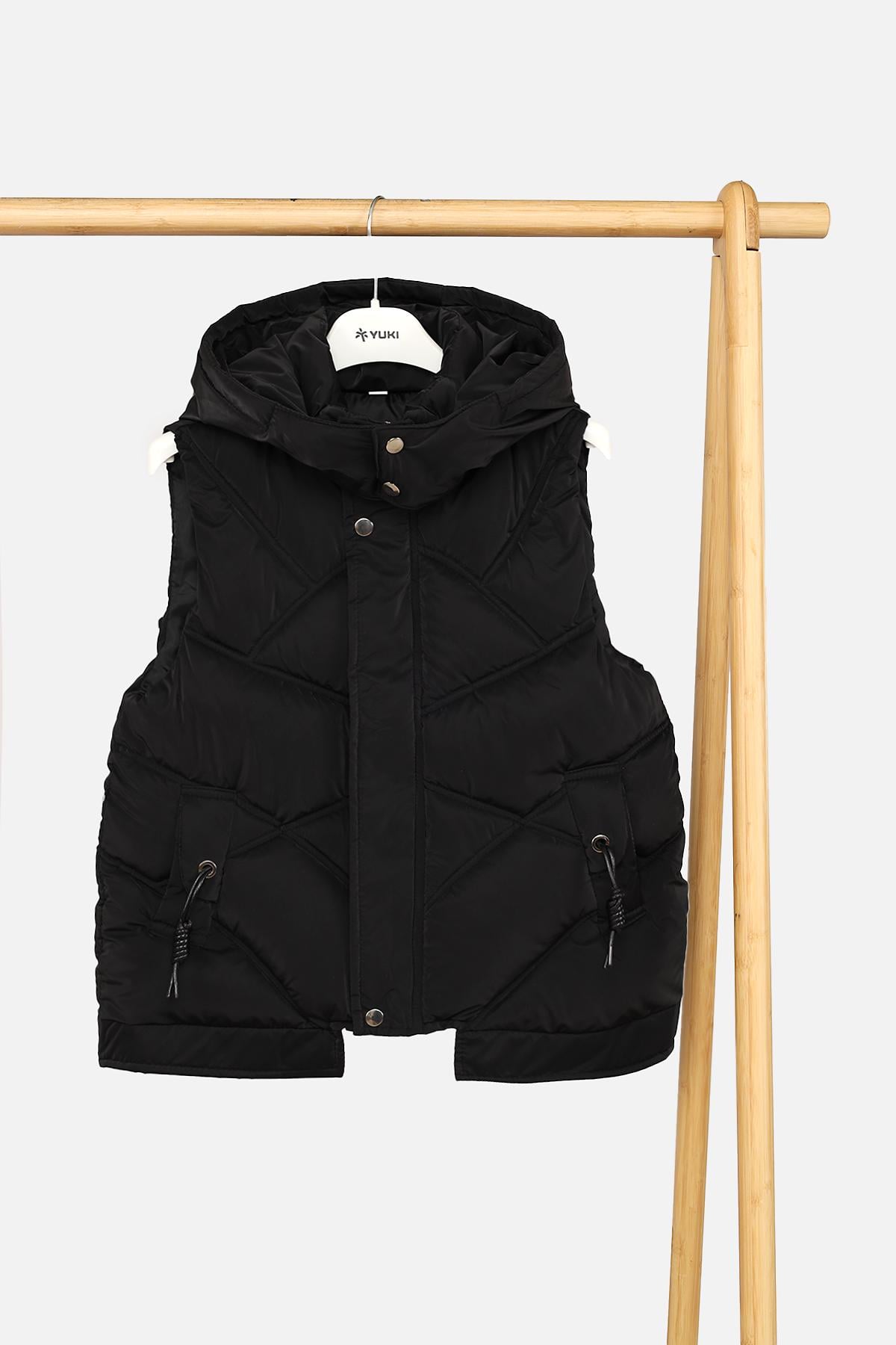 Жилет утепленный для девочки 152 см Черный (SKT001041145)