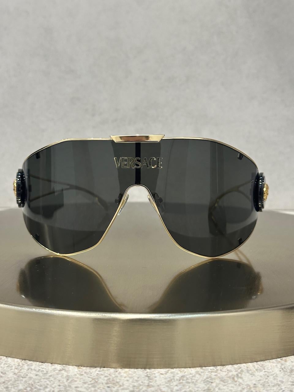 Сонцезахисні окуляри Versace VE2268 Gold/Dark Grey Shield