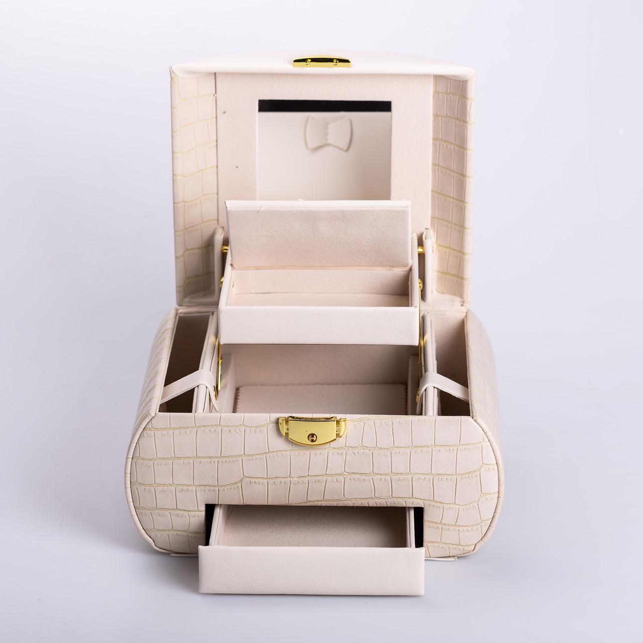 Шкатулка для украшений из эко кожи с замком 3 яруса (6683) Шкатулка для украшений из эко кожи с замком 3 яруса (6683)