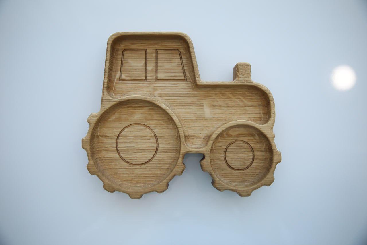 Детская тарелка Трактор деревянная из ясеня 21х17,5х2,5 см (WDB-16.1)