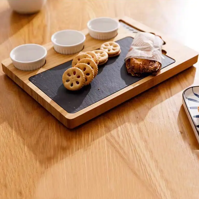 Доска бамбуковая разделочная с ножом соусниками и поверхностью для резки сыра 34x24x2,5 см