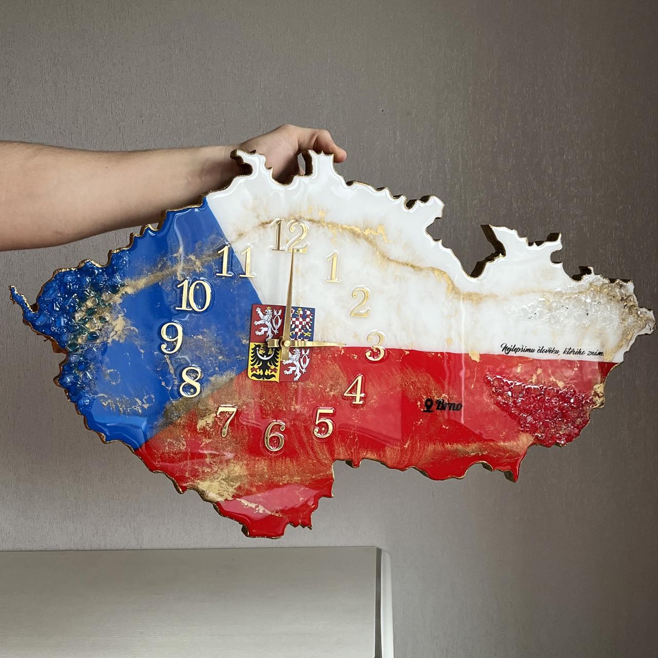 Часы настенные из эпоксидной смолы Карта Чехии 60х34 см