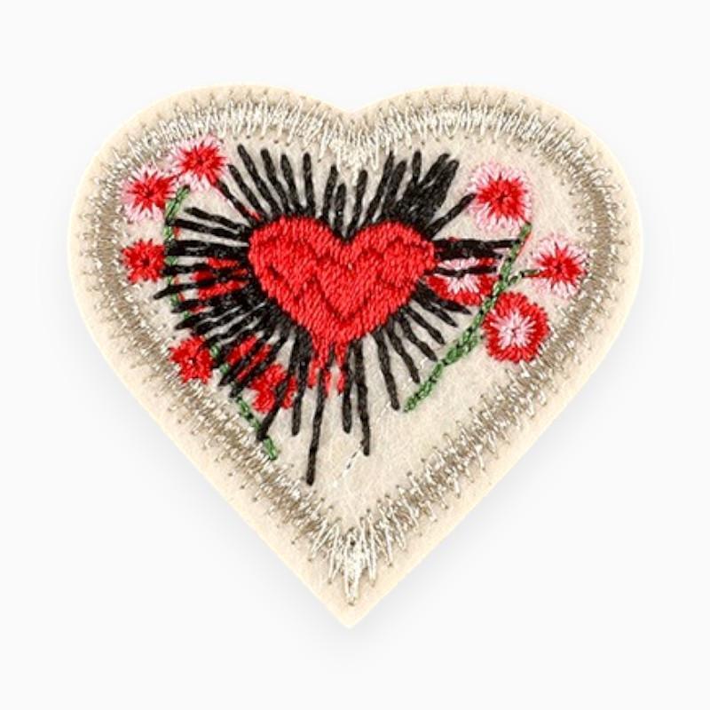 Термоаппликация Blooming heart вышитая 4,9х5,1 см 1 шт. Белый (АК4951с02)