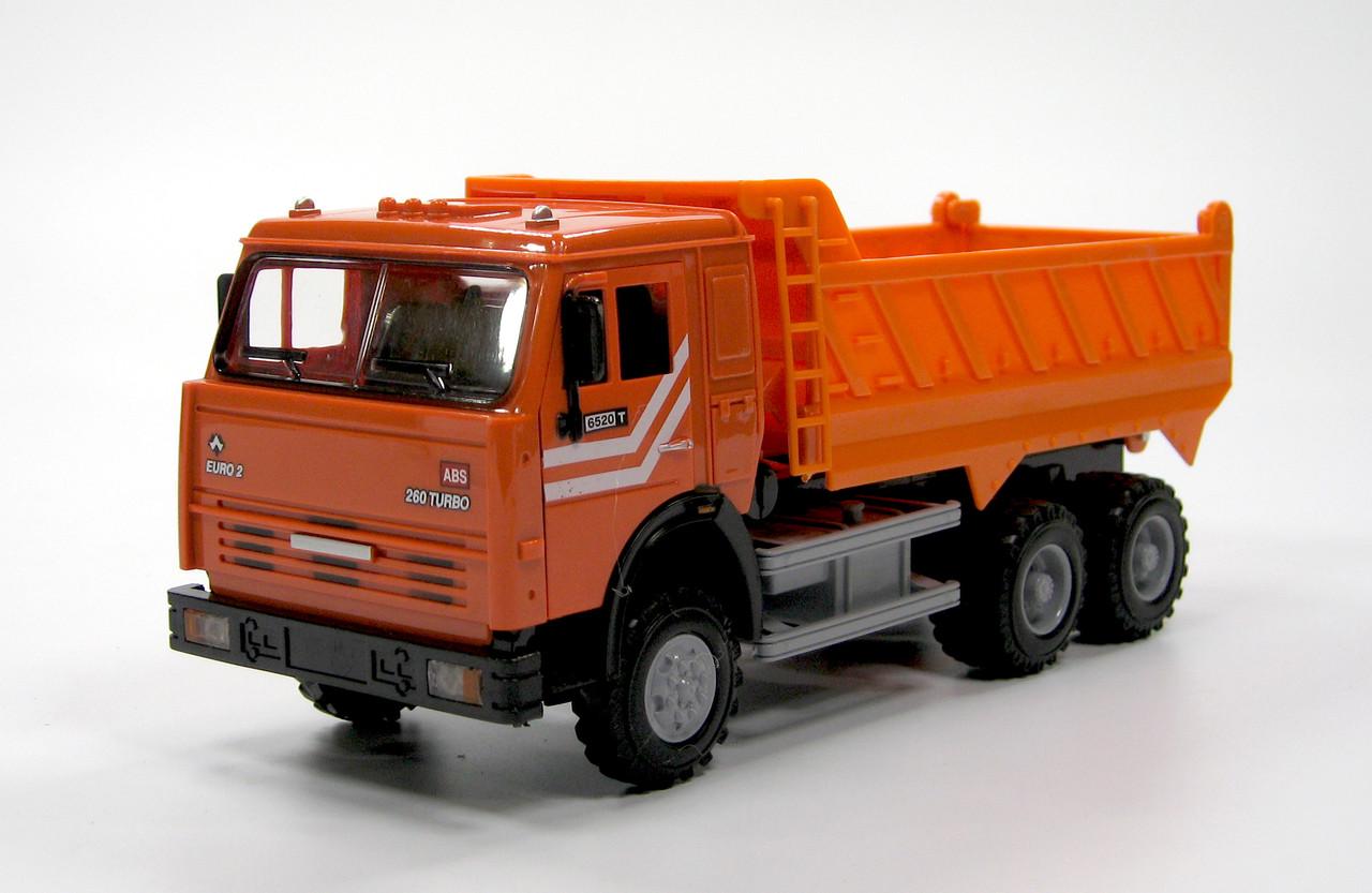 Модель пластмасова КАМАЗ (9099D) Модель пластмасова КАМАЗ (9099D)