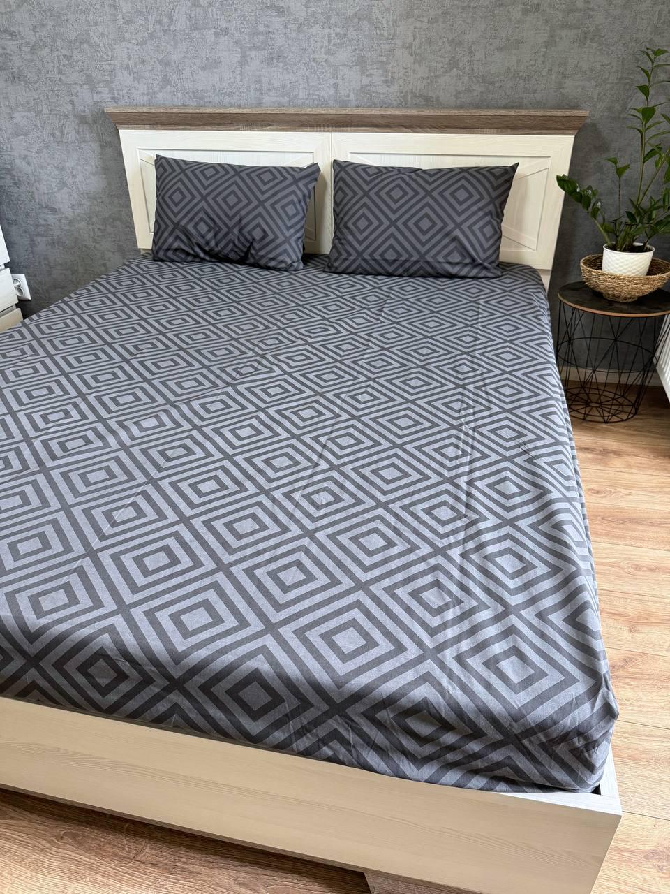 Простынь на резинке из бязи 200х180х20 см с двумя наволочками 50х70 см Графитовый (18184317)