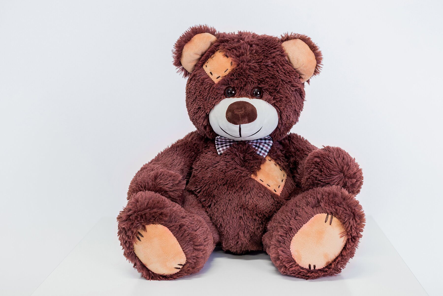 Мишка с латками плюшевый Yarokuz Теодор 65 см Шоколадный