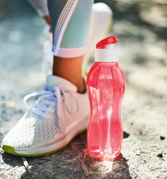 Бутылка эко Tupperware с крышкой клапаном многоразовая для воды 750 мл - фото 2 Бутылка эко Tupperware с крышкой клапаном многоразовая для воды 750 мл - фото 2