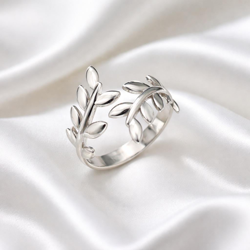 Кольцо серебрянное LoveR в форме веточек без вставок р. 17,5
