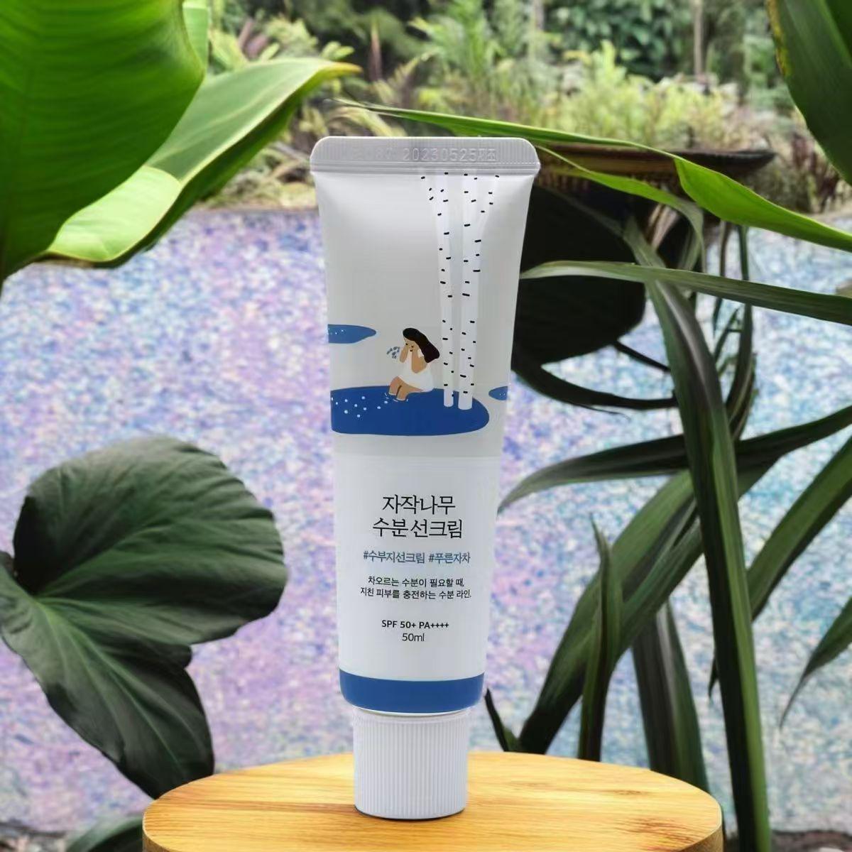 Крем для лица увлажняющий солнцезащитный Round Lab Birch Juice Moisturizing Sunscreen SPF 50+ PA++++ 50 мл (0302051) - фото 2 Крем для лица увлажняющий солнцезащитный Round Lab Birch Juice Moisturizing Sunscreen SPF 50+ PA++++ 50 мл (0302051) - фото 2