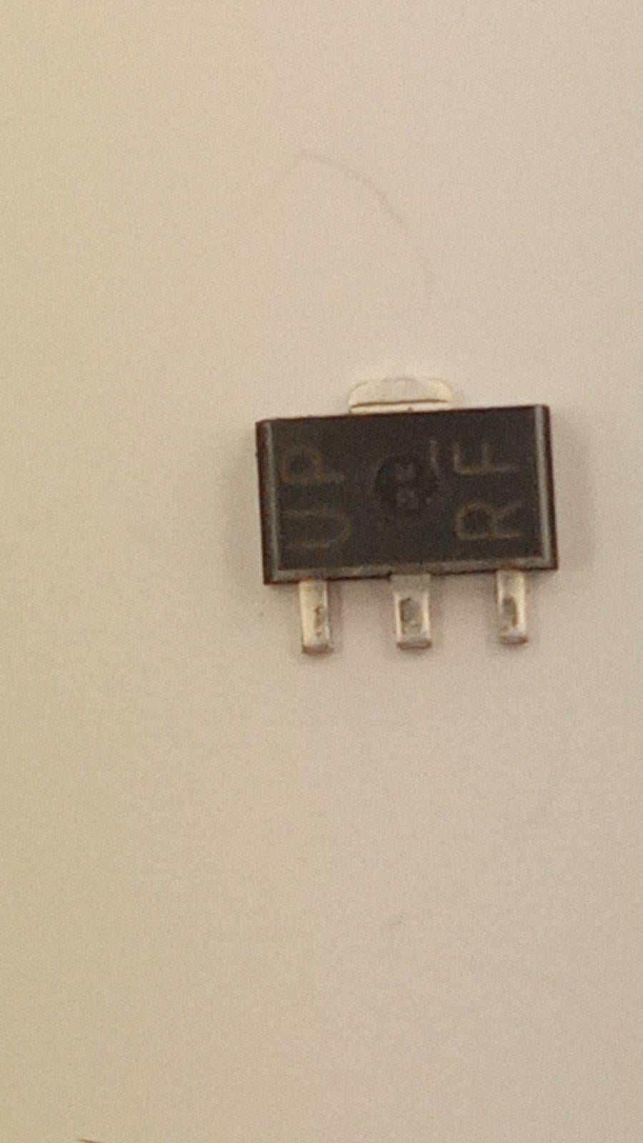 Транзистор 2SC5824 npn 60V 3A SC-62/3 (10517)