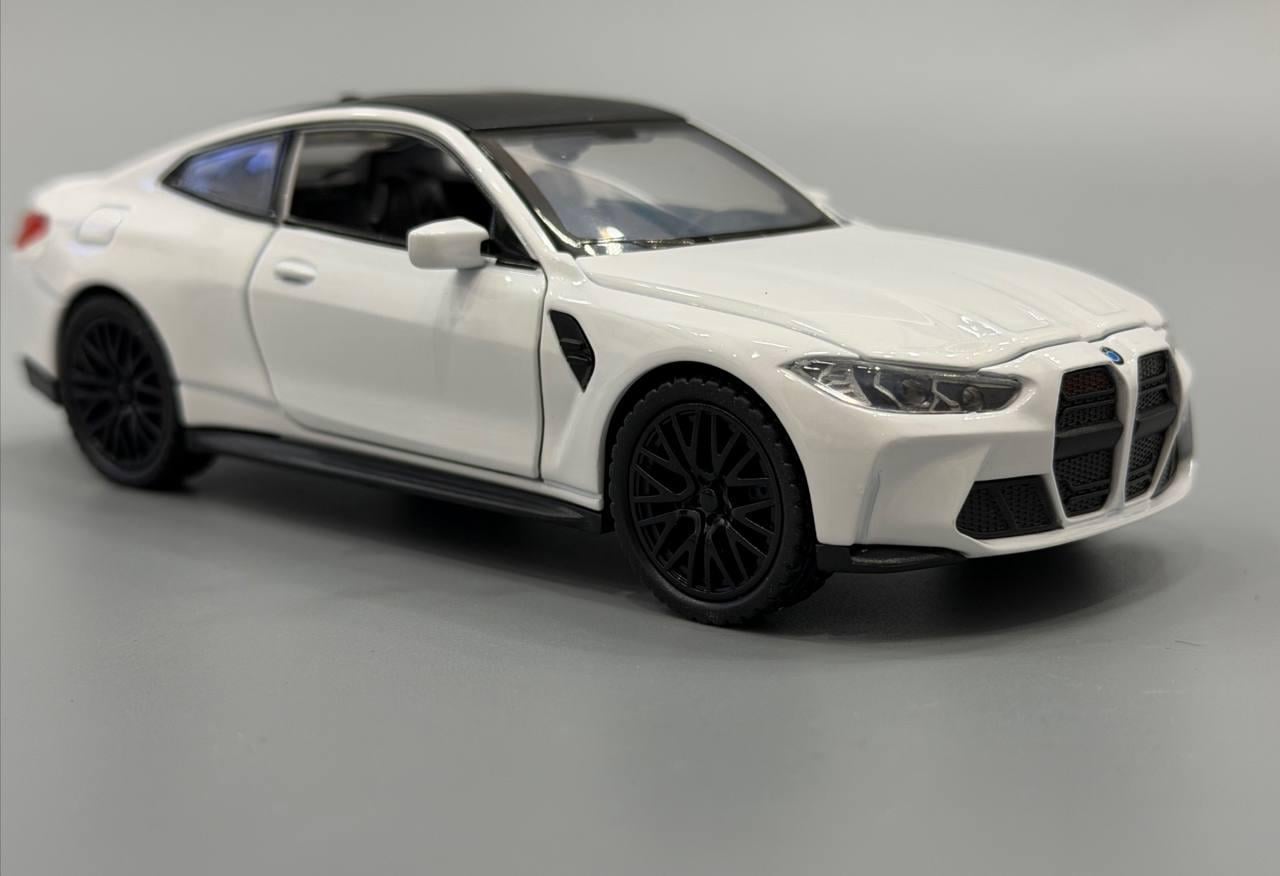 Машинка инерционная АвтоСвіт BMW M4 открывается дверь/звук/свет 1:32 Белый (AP-2110)