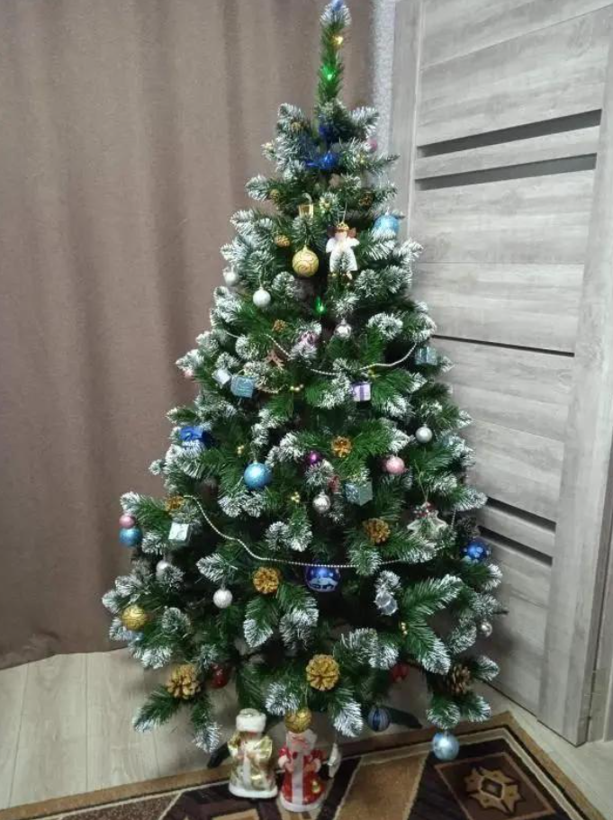 Штучна ялинка Кармен з ПВХ з шишками/перлами 1,50 м Темно-зелений/Білий/Золотий (NYT15312) - фото 7