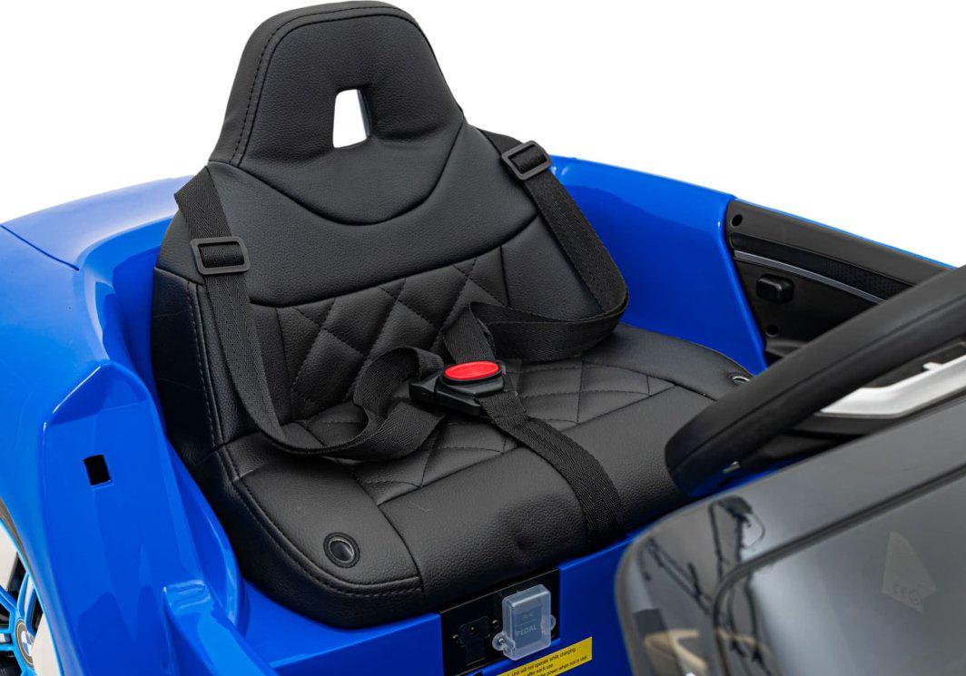 Дитяча машинка BMW i4 акумуляторна Синій (424560) - фото 4 Дитяча машинка BMW i4 акумуляторна Синій (424560) - фото 4