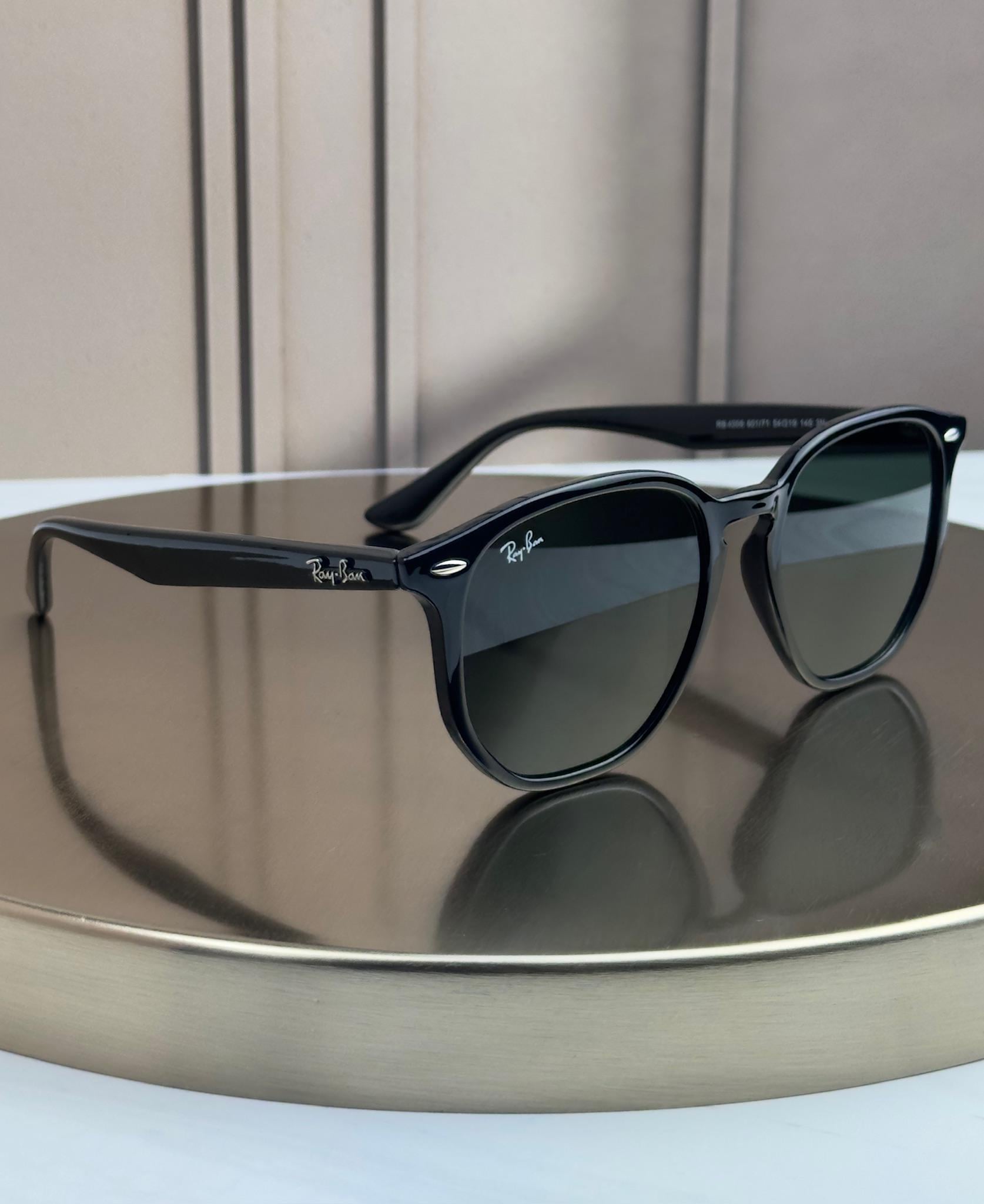 Солнцезащитные очки RAY-BAN RB4306 зеленая линза G15 круглые геометрические Черный Солнцезащитные очки RAY-BAN RB4306 зеленая линза G15 круглые геометрические Черный