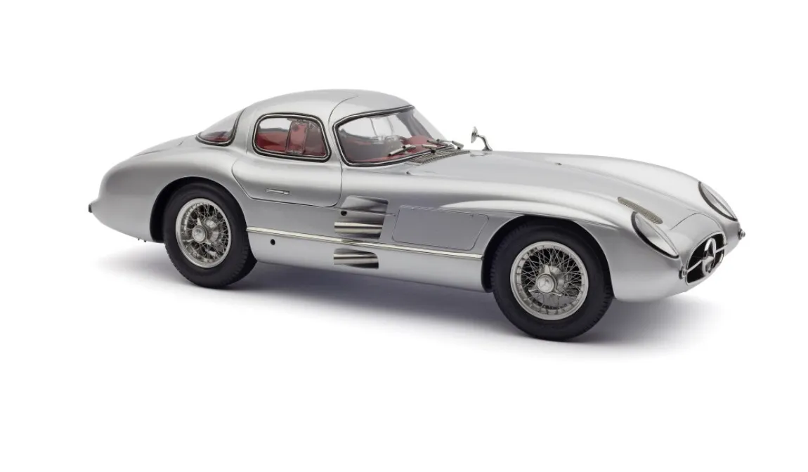 Модель автомобиля CMC 1:18 Mercedes-Benz 300 SLR Uhlenhaut Coupe 1955 Silver (M-076)