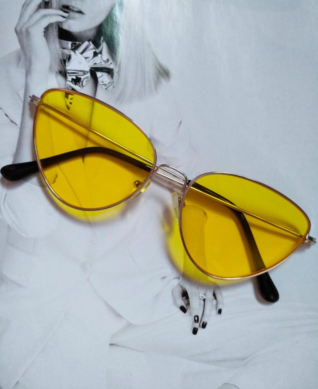 Солнцезащитные очки с цветной линзой треугольной формы Желтый