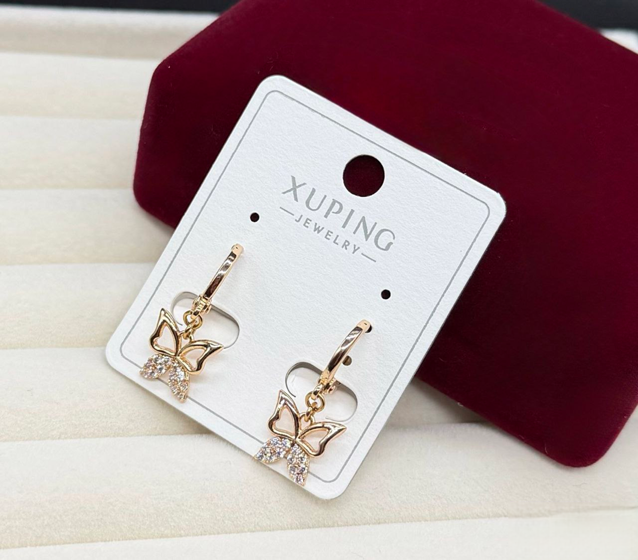 Серьги бабочки Xuping гипоаллергенное медицинское золото с блестящими камешками стильное украшение для ежедневного образа (2905634800)