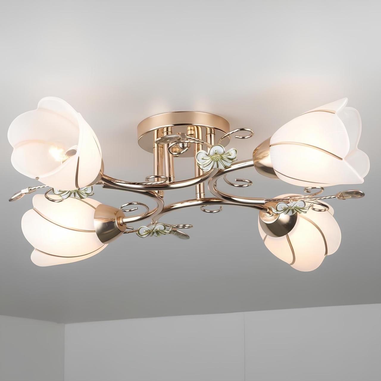 Люстра Sirius на четыре плафона в виде цветов под лампы Е27 Белый/Золотой (B N0282/4)