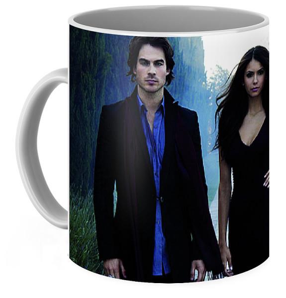 Чашка GeekLand The Vampire Diaries на фоне природы