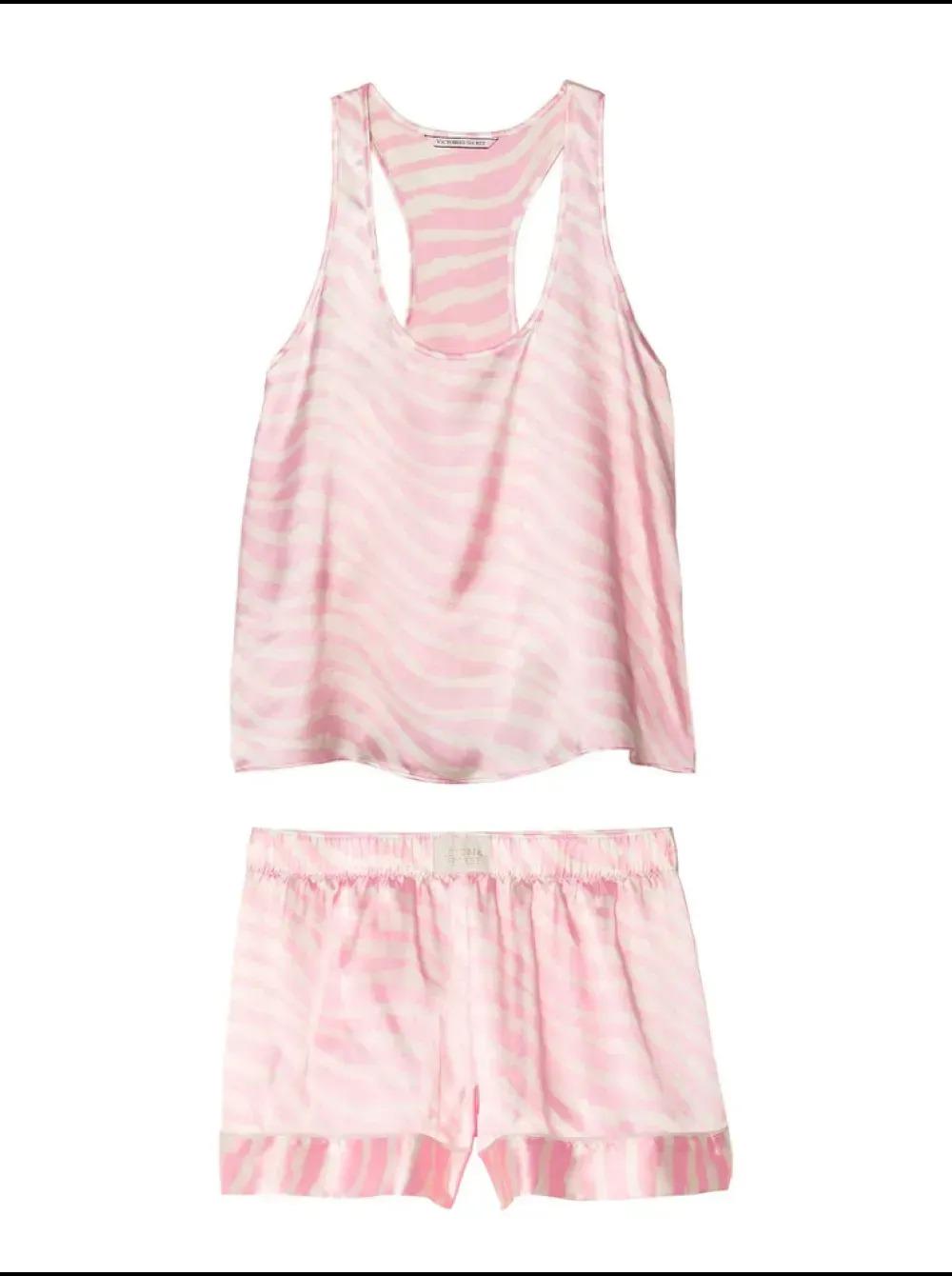 Піжама майка/шорти сатинова Victoria's Secret Short Cami PJ смужка Set XS Рожевий (26650812-26650850) - фото 4 Піжама майка/шорти сатинова Victoria's Secret Short Cami PJ смужка Set XS Рожевий (26650812-26650850) - фото 4