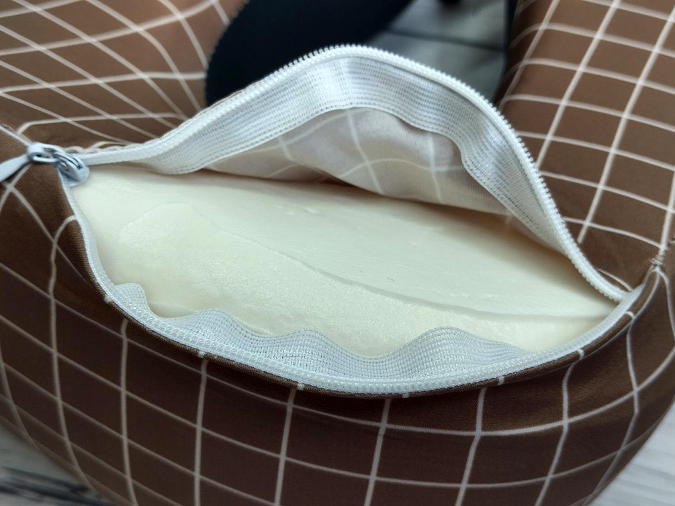 Подушка для путешествий Malloory Home в клетку 28х30 см Коричневый (18571454) - фото 3 Подушка для путешествий Malloory Home в клетку 28х30 см Коричневый (18571454) - фото 3