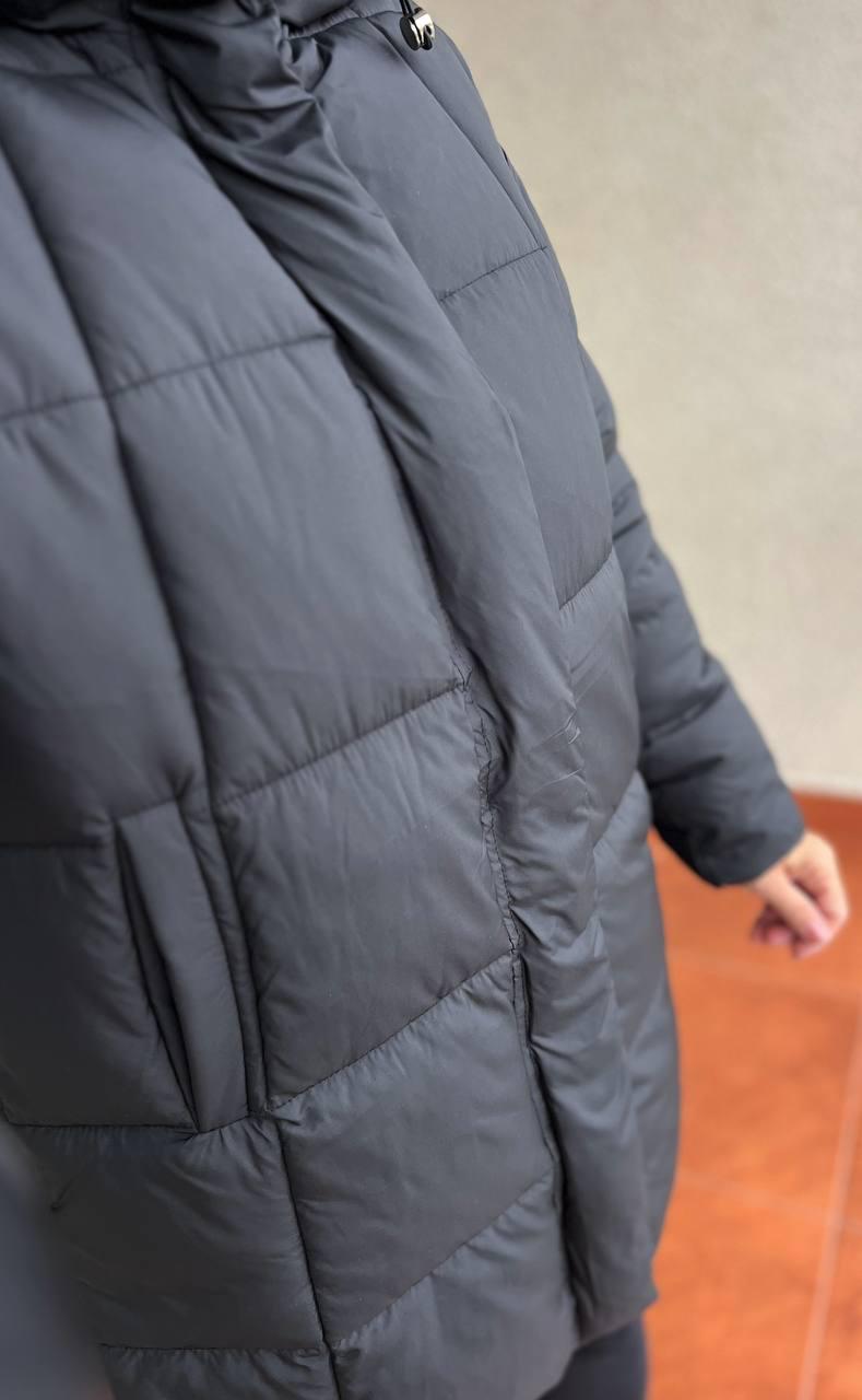 Куртка жіноча Lady Yep 9045 довга стегана з капюшоном пальто р. 42 Чорний (3082) - фото 8 Куртка жіноча Lady Yep 9045 довга стегана з капюшоном пальто р. 42 Чорний (3082) - фото 8