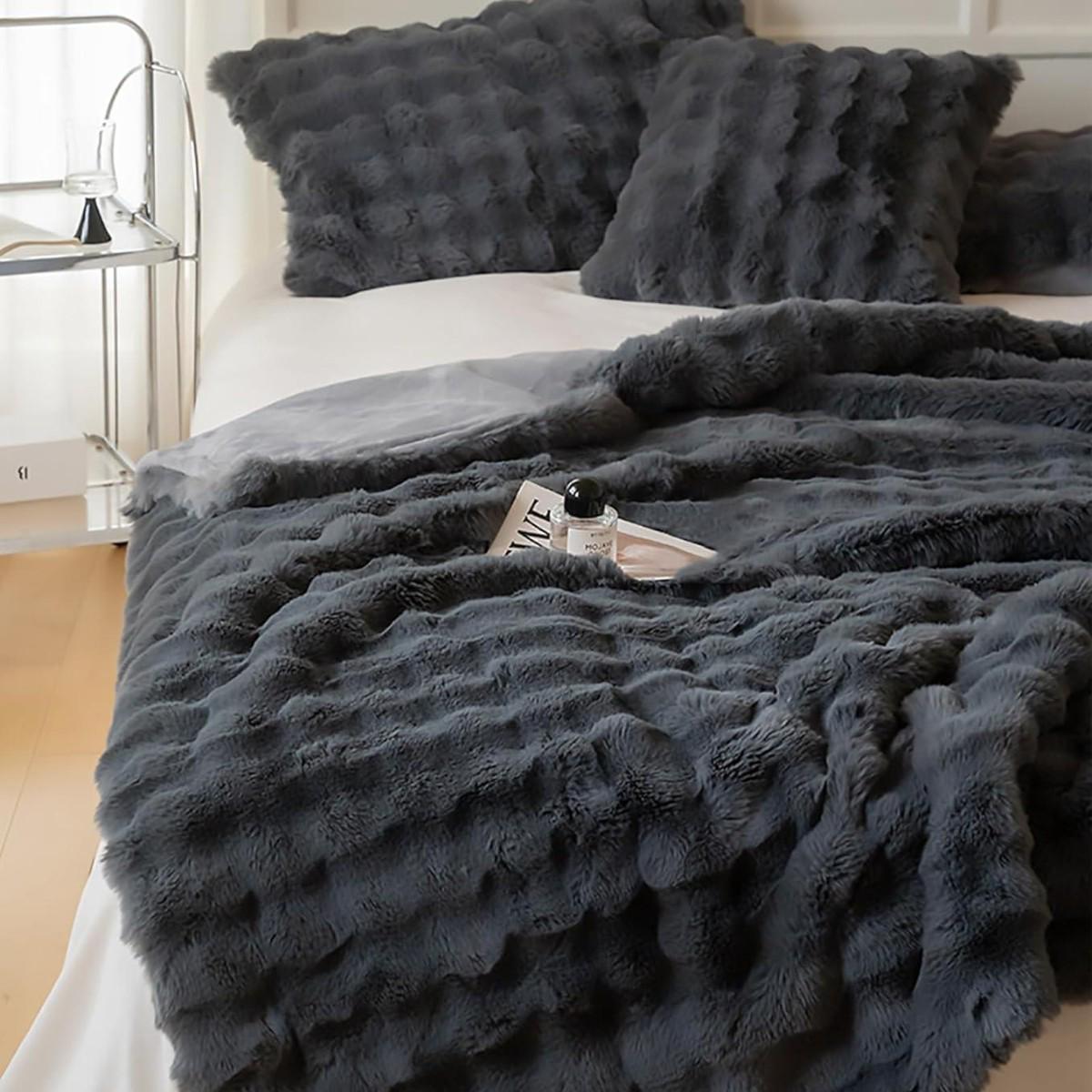 Плед корейский стиль Koloco Кролик евро толщина 5 см 200х220 см Графитовый (40220) - фото 2 Плед корейский стиль Koloco Кролик евро толщина 5 см 200х220 см Графитовый (40220) - фото 2